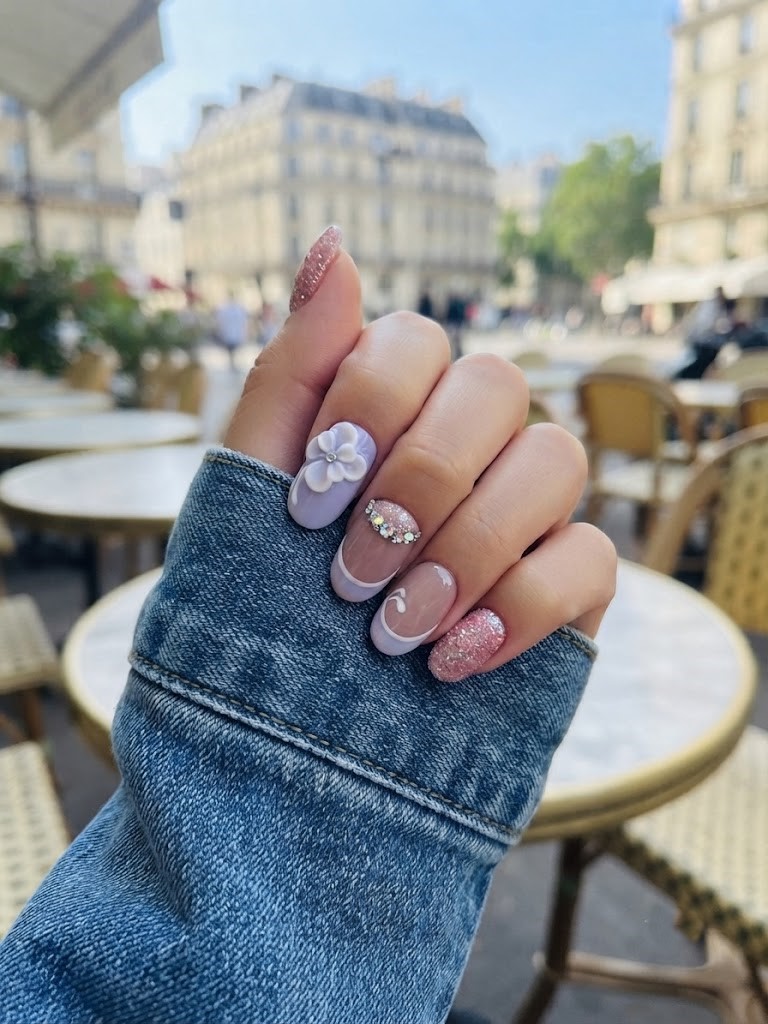 image Press-On Nails SUR COMMANDE  "Blushing Petals " – Forme Ovale  S Tany Mena
